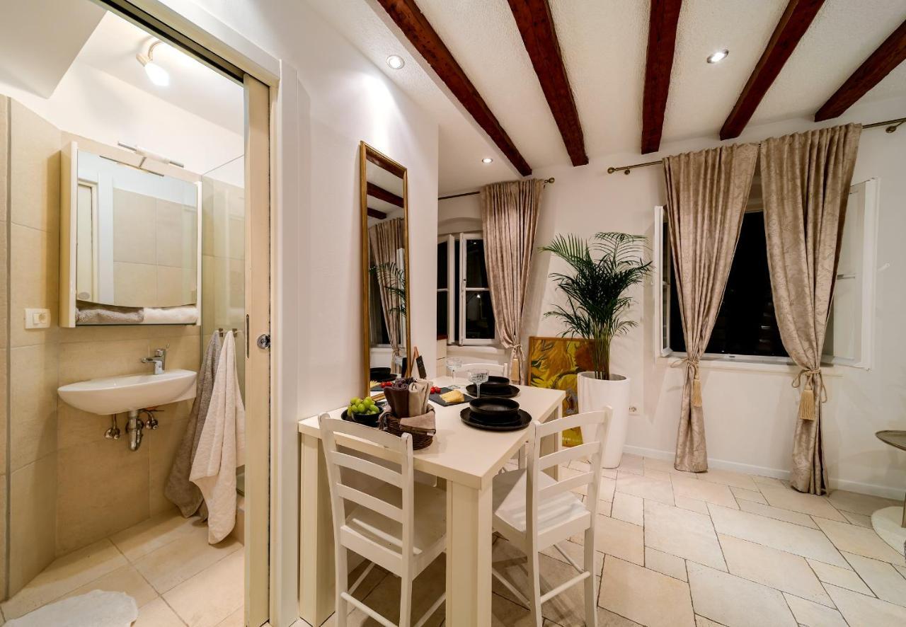 Charming Old Town Apartment Pjaca Split Bagian luar foto