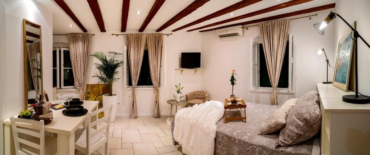 Charming Old Town Apartment Pjaca Split Bagian luar foto